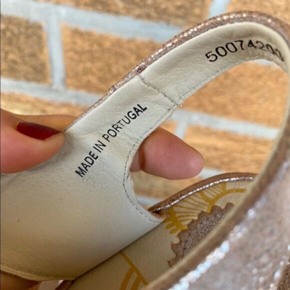 Fly London Yifa Luna Gold Metallic sandals 10.5 - Picture 8 of 9